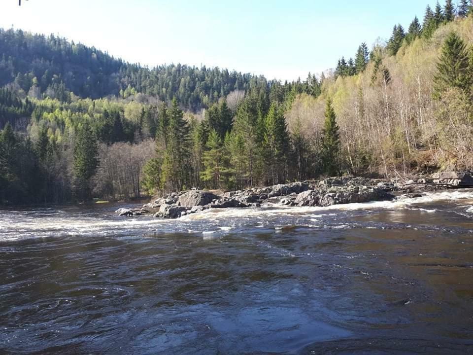 Fossekroa Svarstad  Luaran gambar